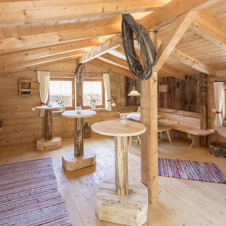 Ausser Rossmoos Lantgård *